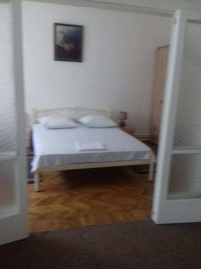 Gelena Гостьовий Двір Uzhhorod Bagian luar foto